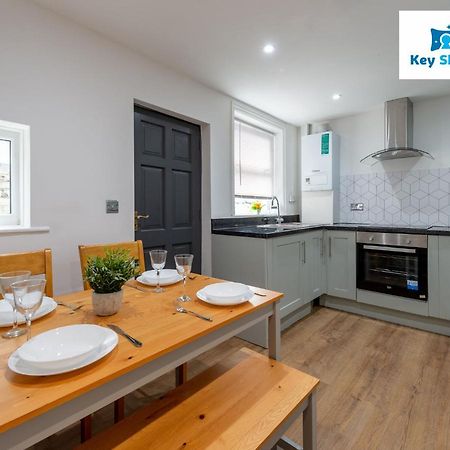 Five Bedroom Spacious Modern House By Keysleeps Short Lets Workington Lake District Beach Buitenkant foto
