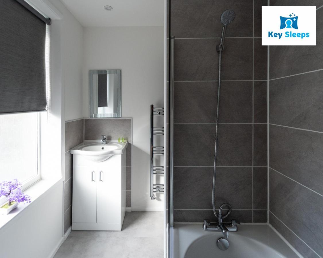 Five Bedroom Spacious Modern House By Keysleeps Short Lets Workington Lake District Beach Buitenkant foto